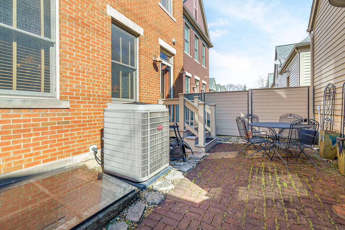 1026 Perry St-14