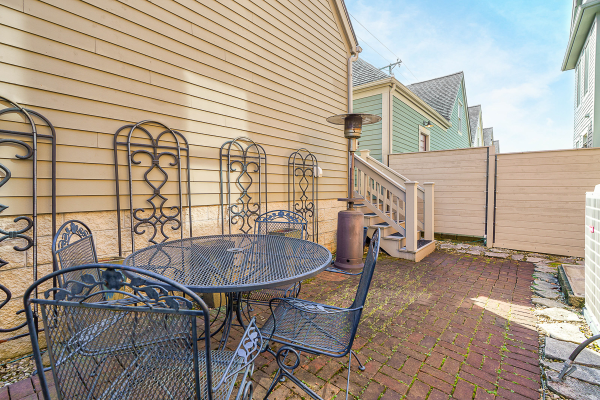 1026 Perry St-15