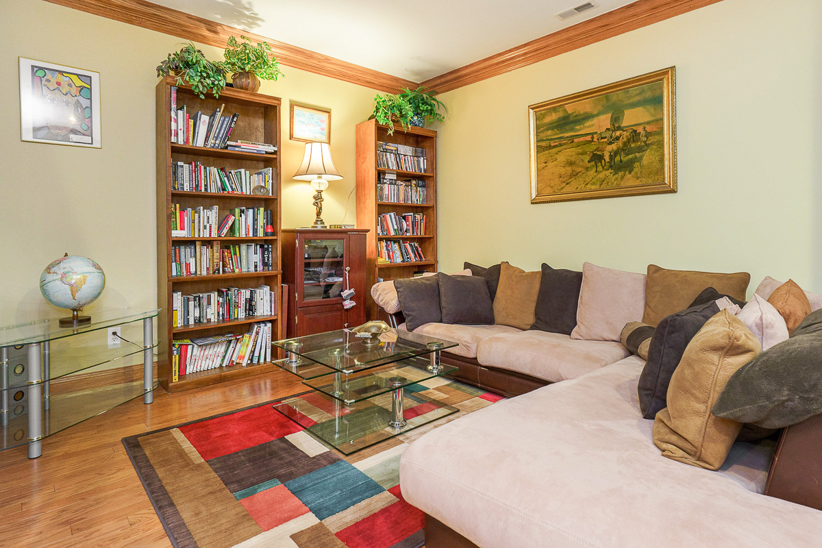 1026 Perry St-18