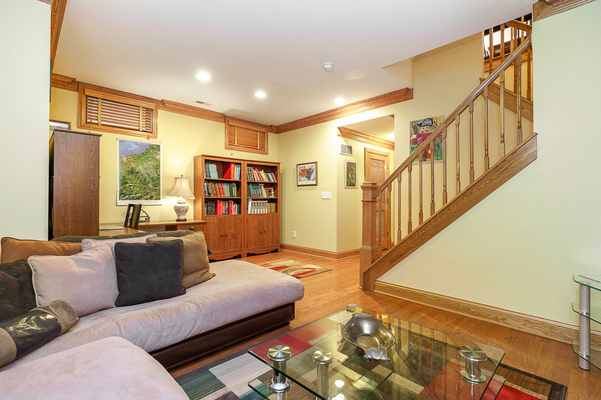 1026 Perry St-20