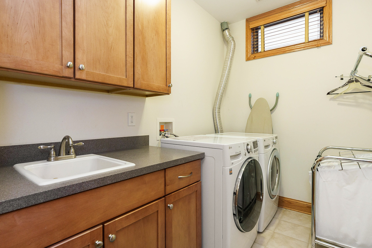 1026 Perry St-21