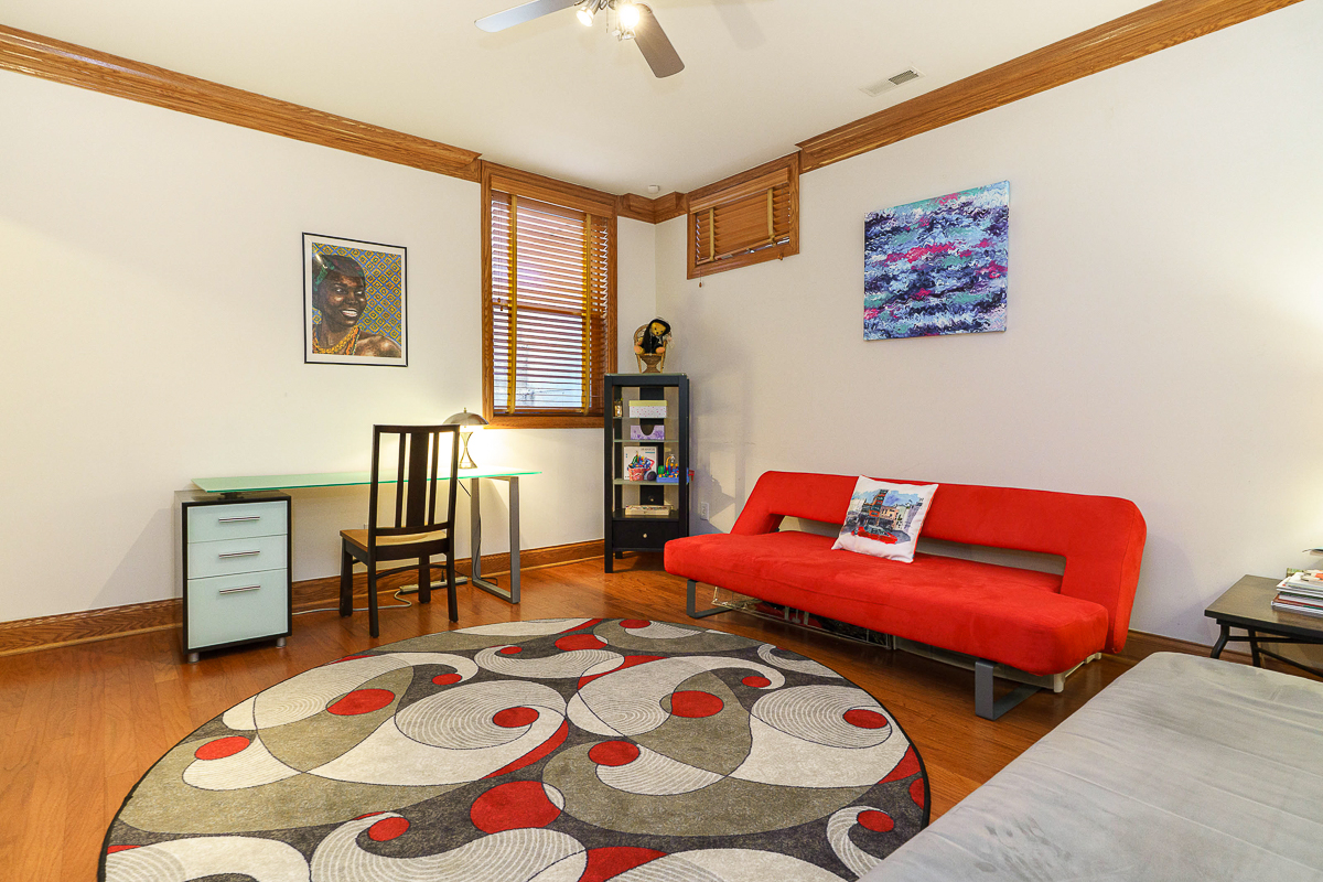 1026 Perry St-23