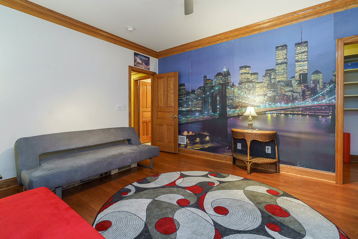 1026 Perry St-25