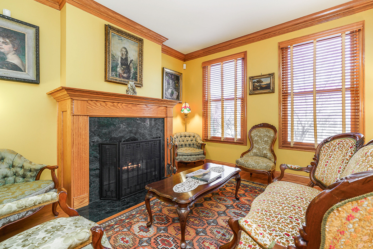 1026 Perry St-26