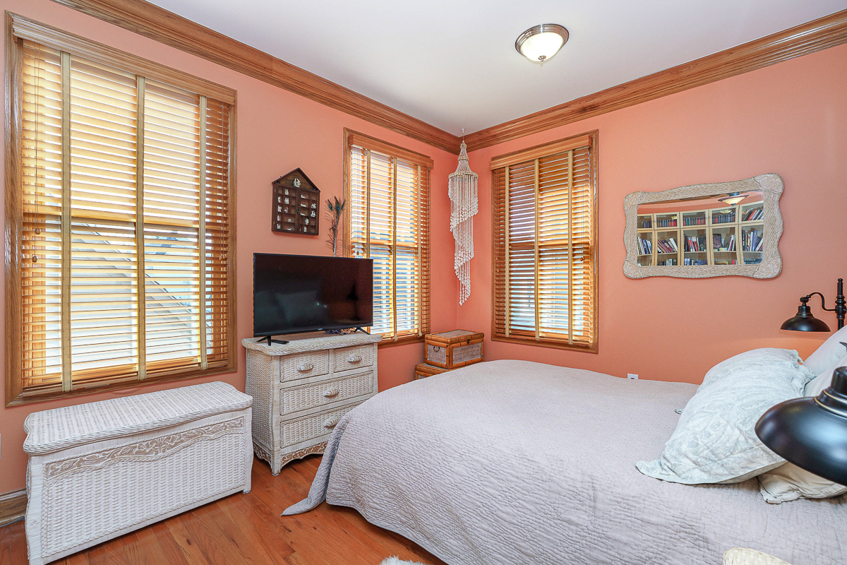 1026 Perry St-46