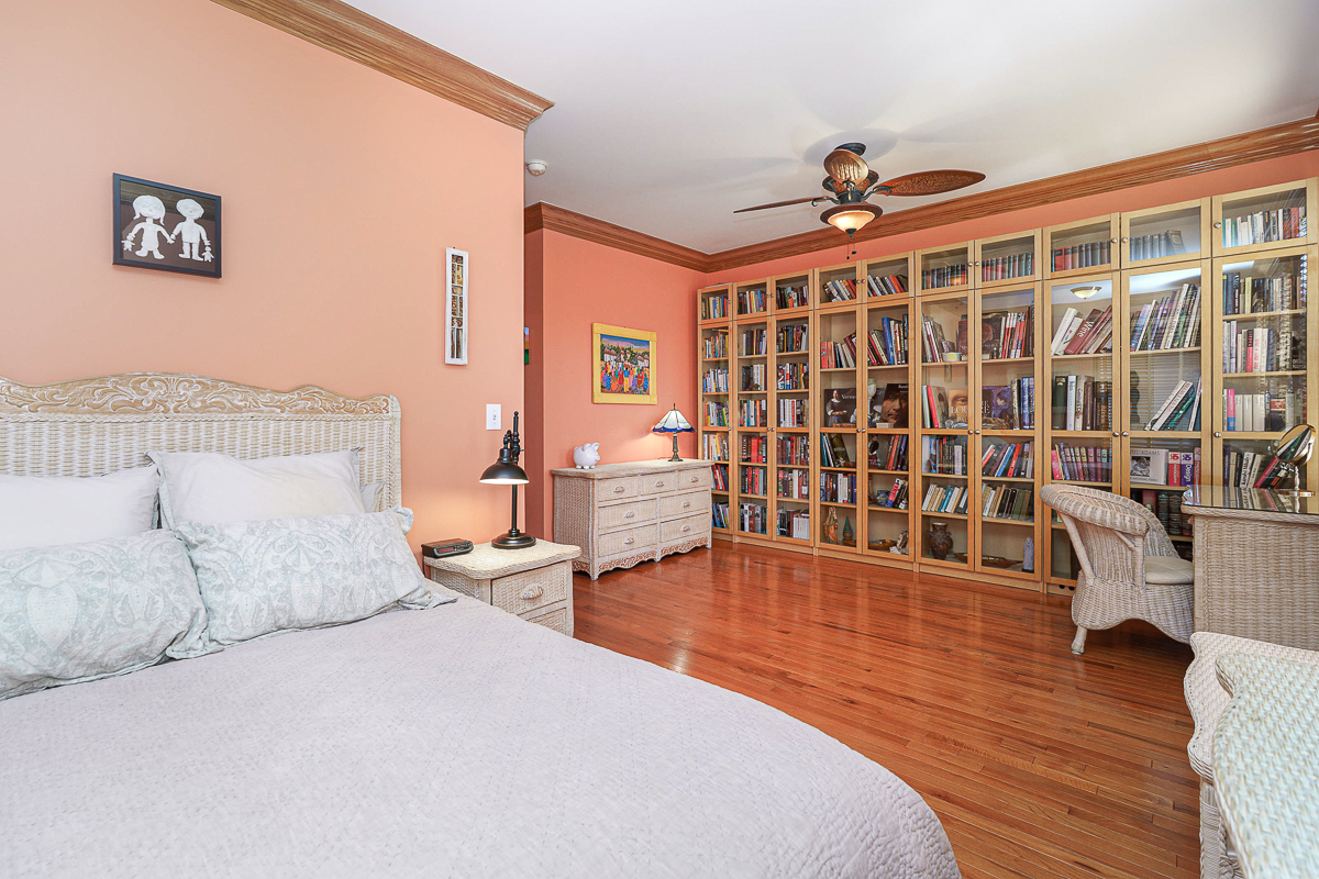 1026 Perry St-47