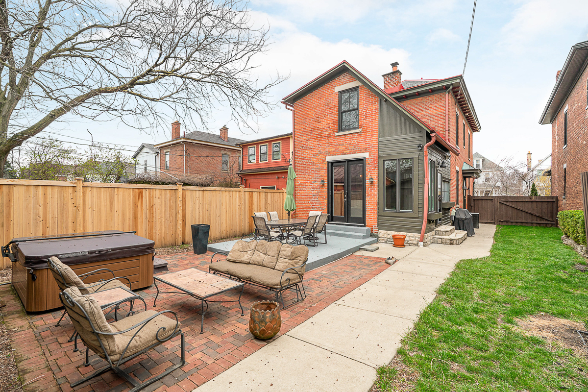 105 e Mithoff St-10