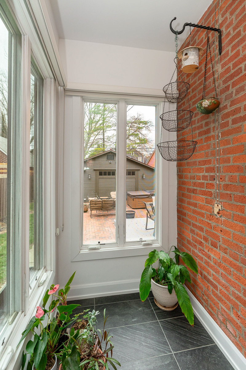 105 e Mithoff St-28