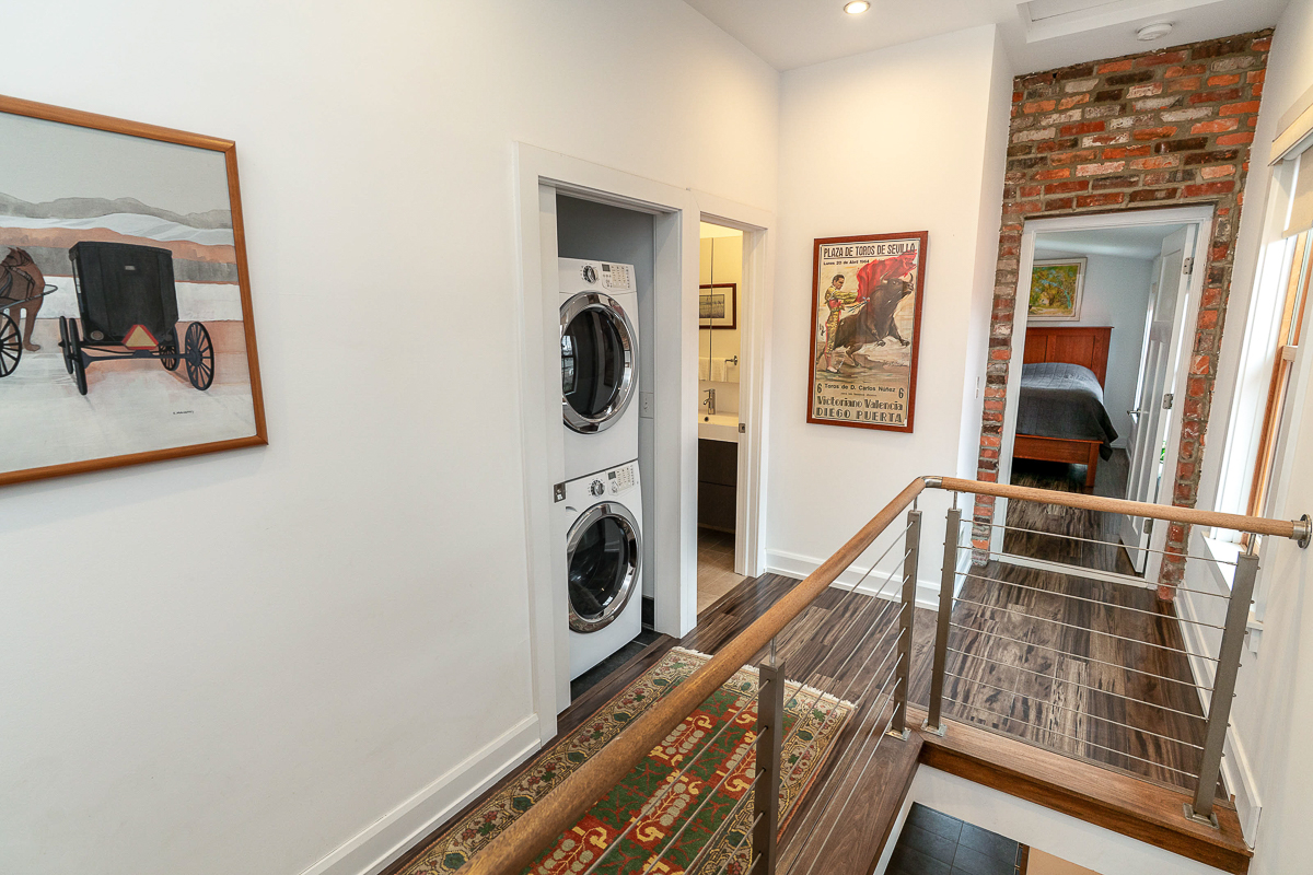 105 e Mithoff St-29