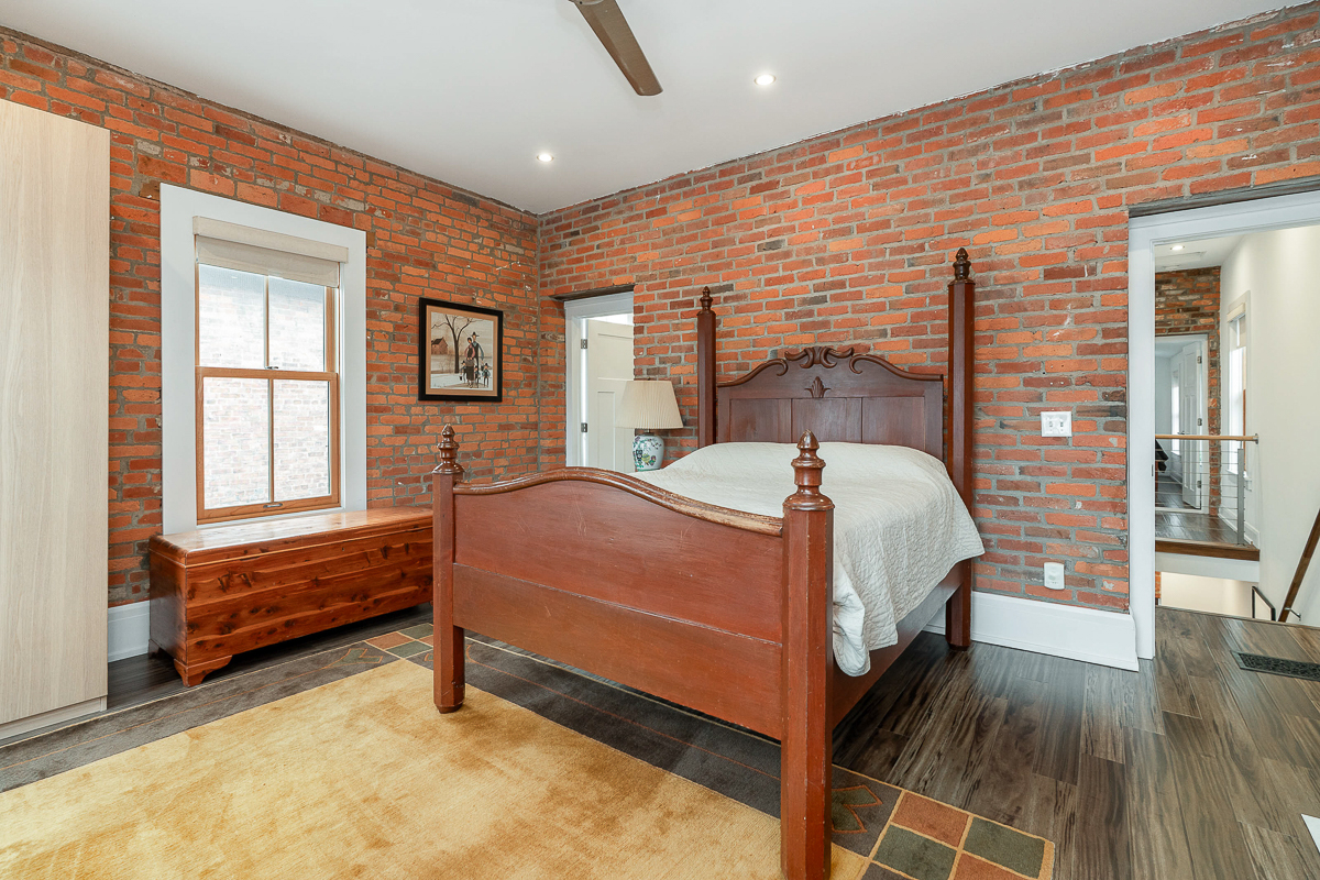105 e Mithoff St-30