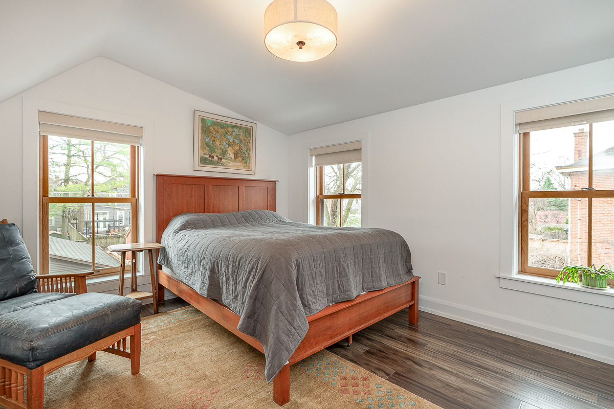 105 e Mithoff St-39