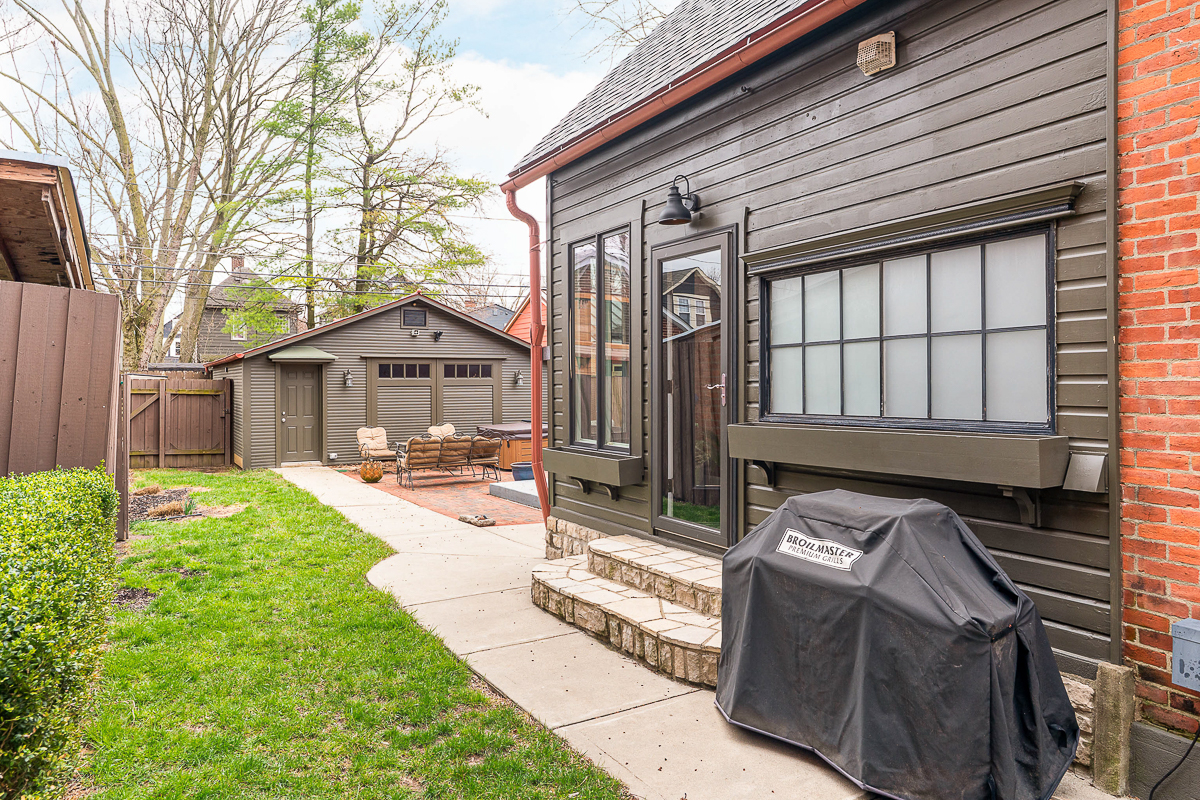 105 e Mithoff St-7