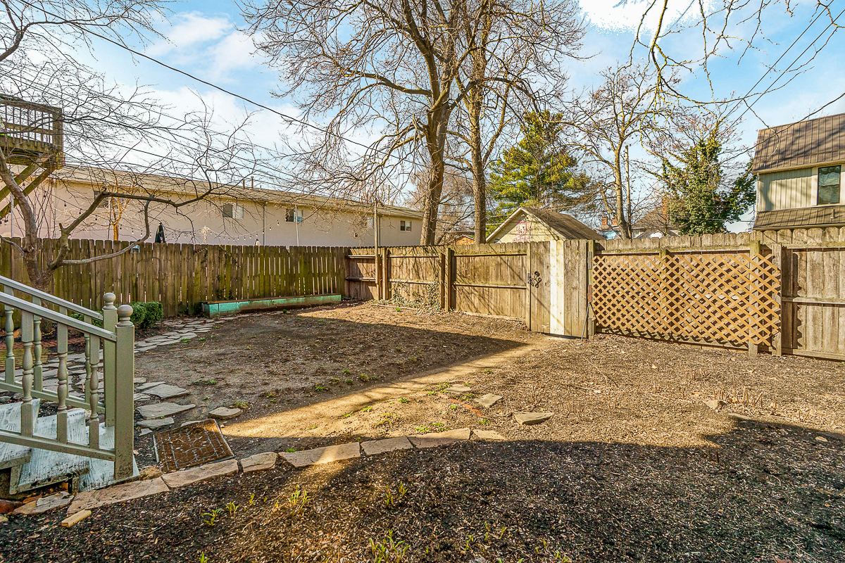 1279 Summit St-10