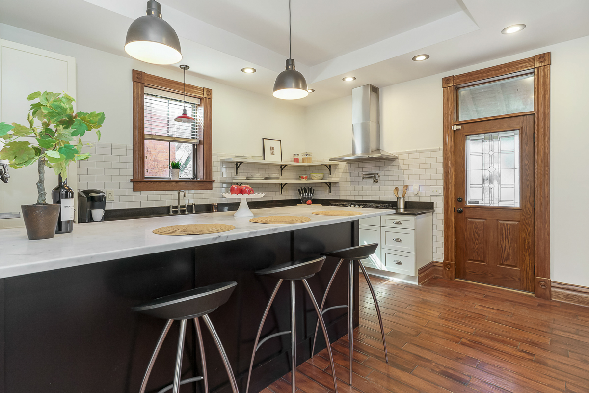 1279 Summit St-20