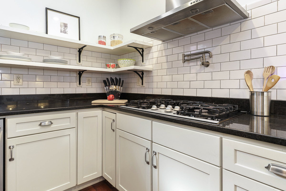 1279 Summit St-26