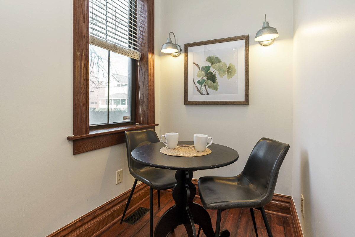 1279 Summit St-28