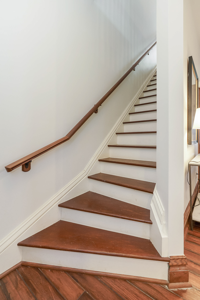 1279 Summit St-30