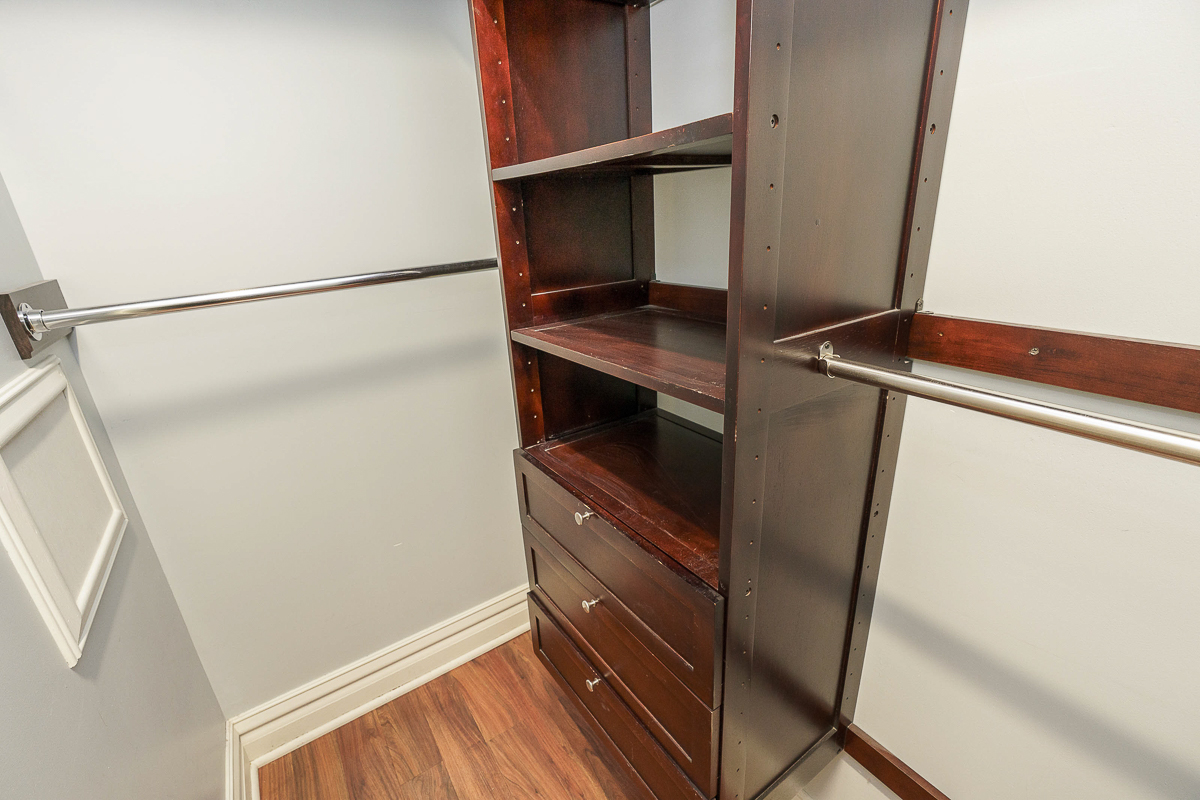 1279 Summit St-38
