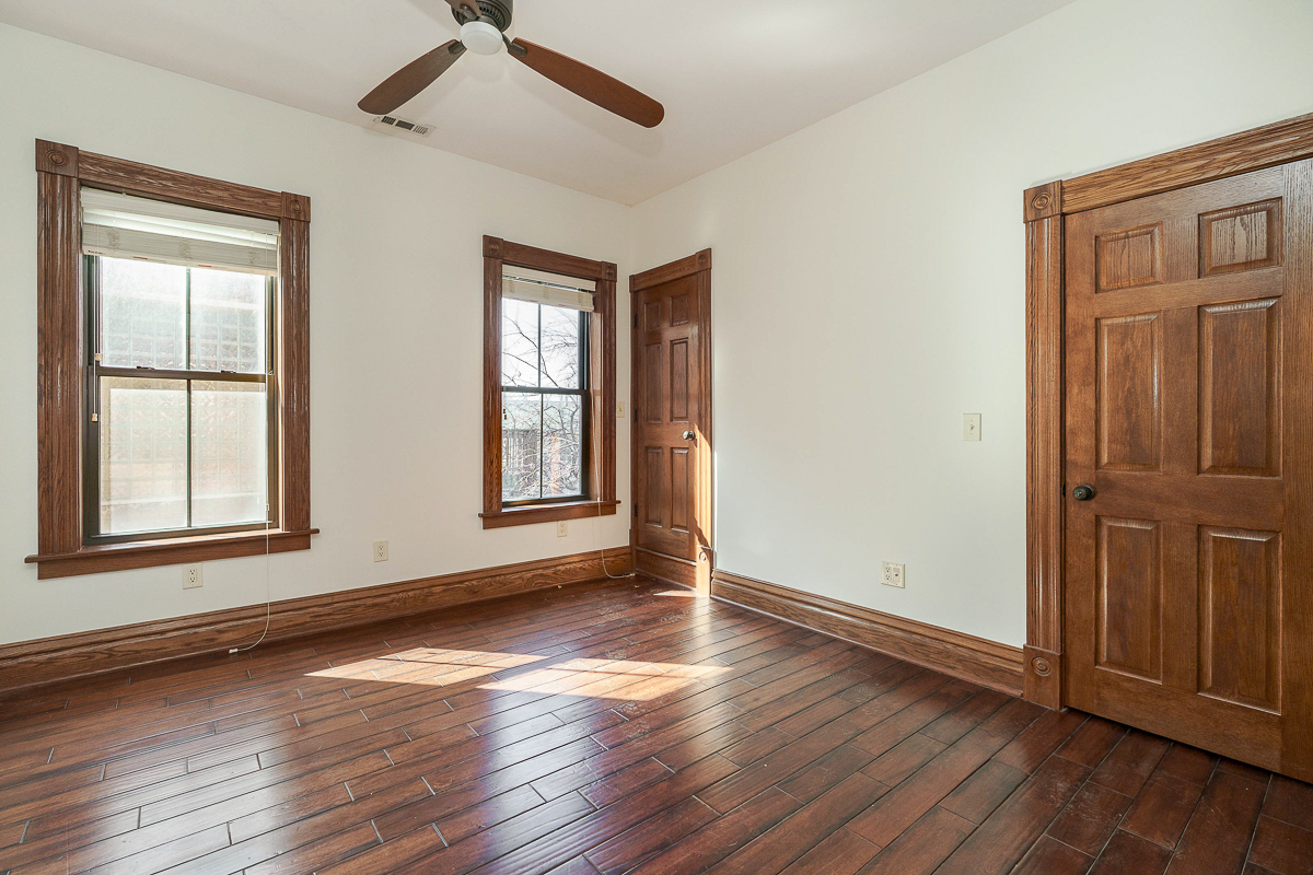 1279 Summit St-39