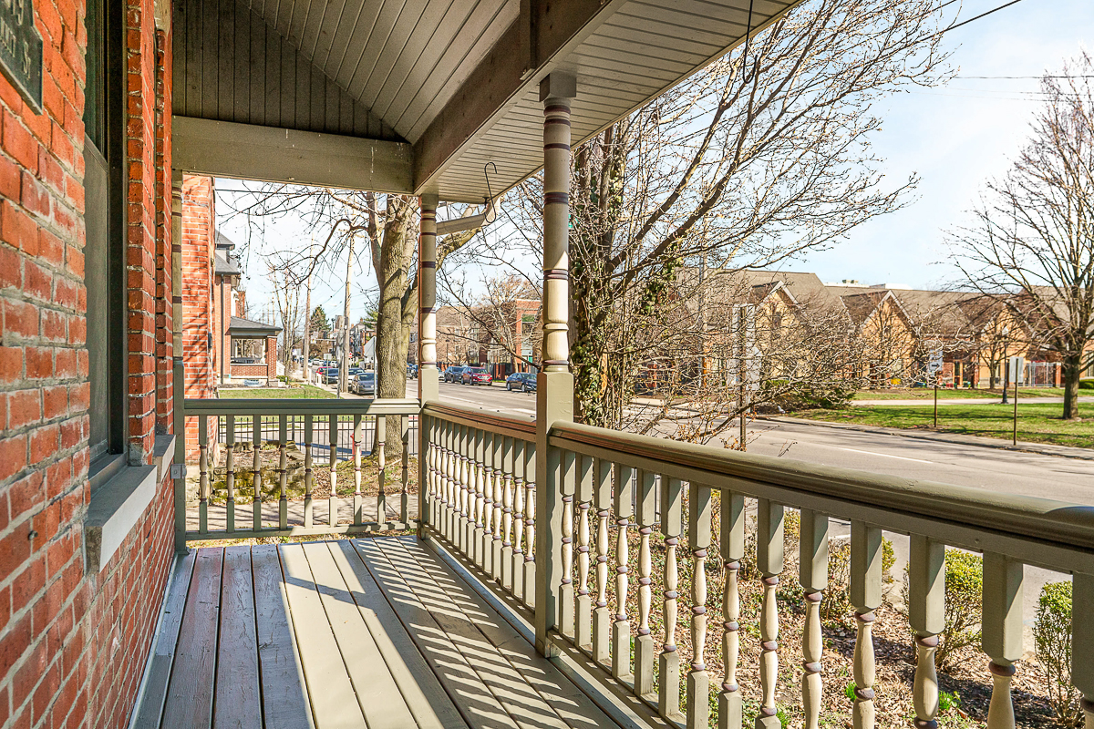 1279 Summit St-7