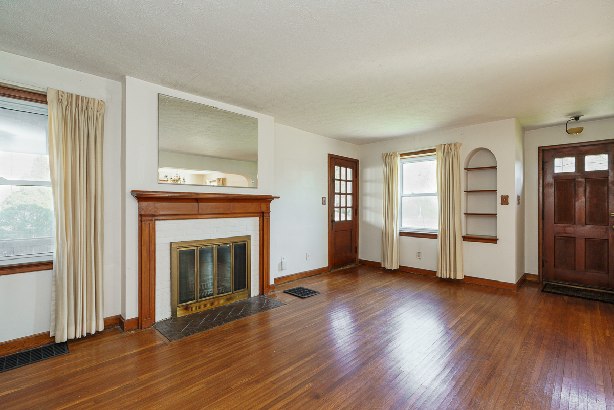 136 Fallis Rd-10
