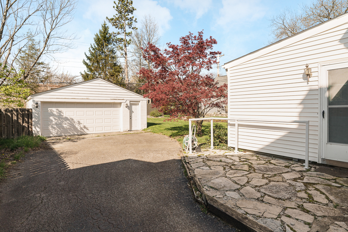 136 Fallis Rd-3