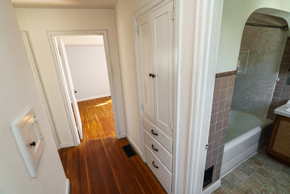 136 Fallis Rd-30