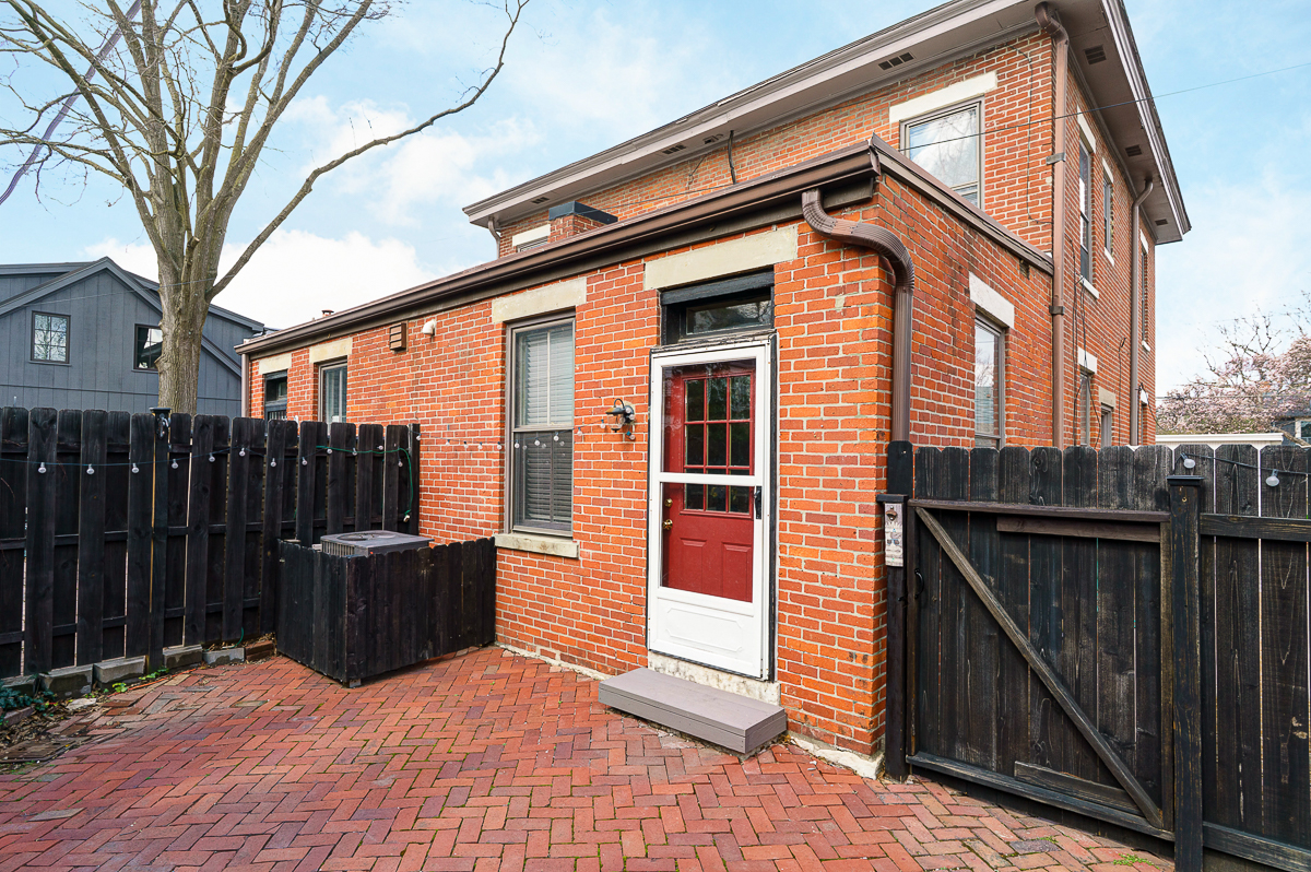 145 E Columbus St-6