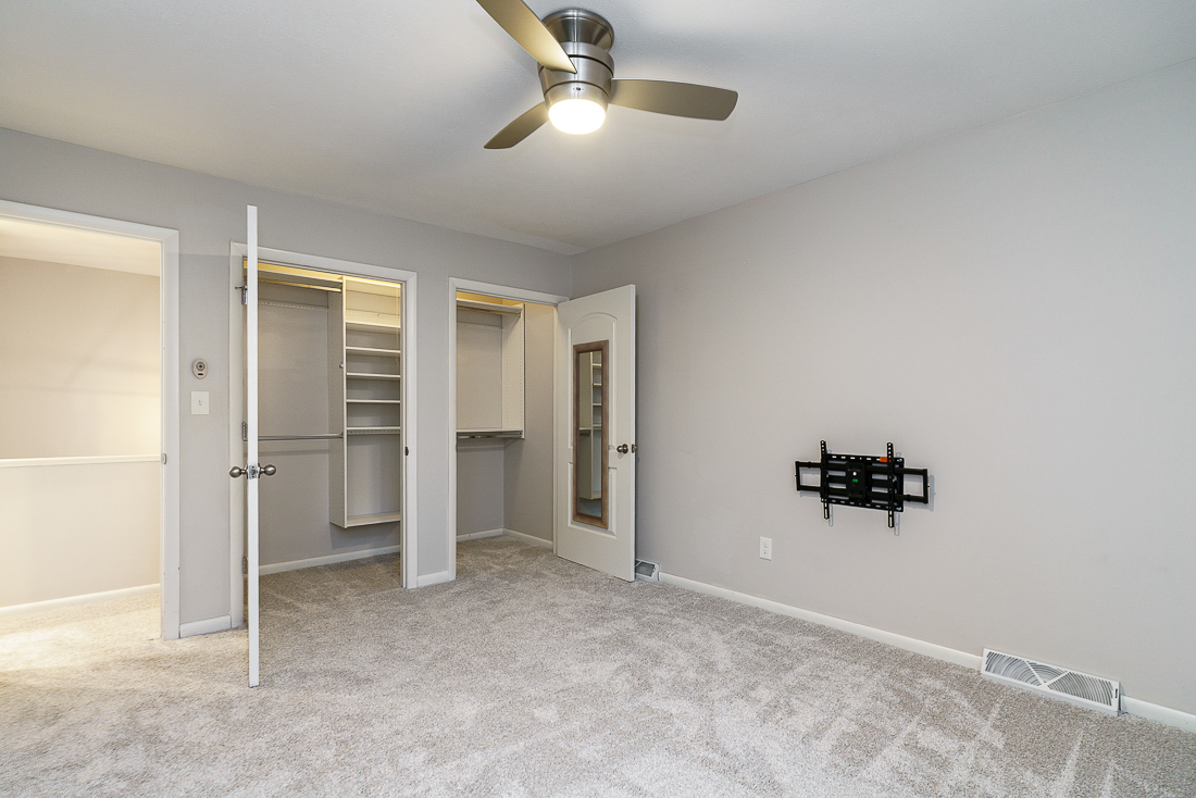 1537 Sandringham Ct.-43