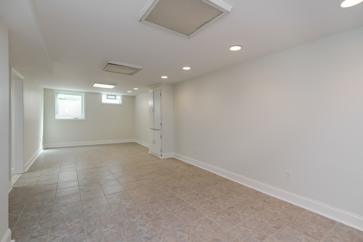 1786 Gerrard Ave-10