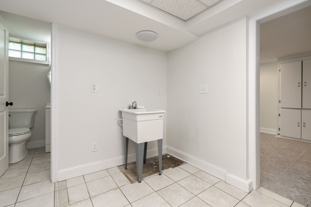 1786 Gerrard Ave-14