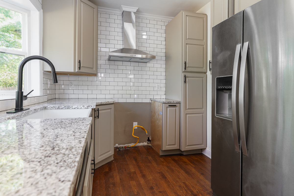 1786 Gerrard Ave-25
