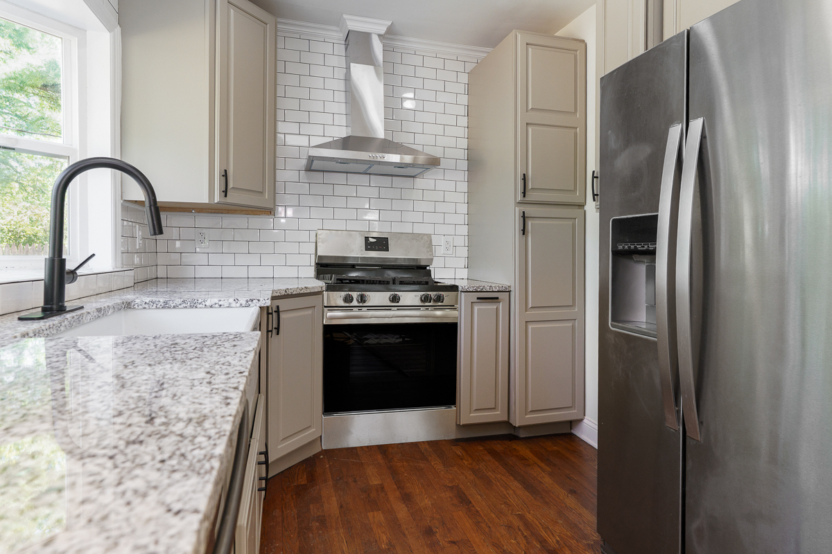 1786 Gerrard Ave-26