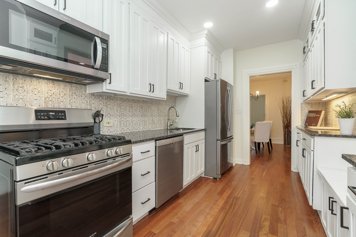 183 e First Ave-19