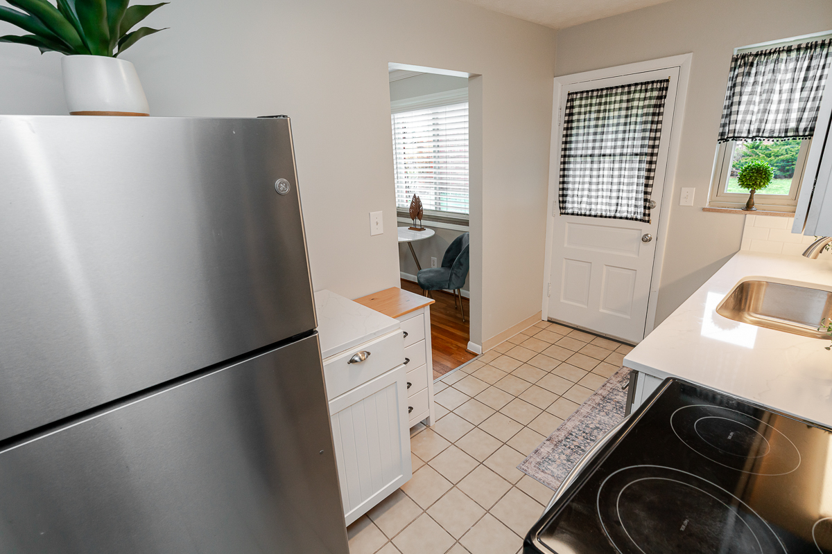 1872 Kentwell Rd-31