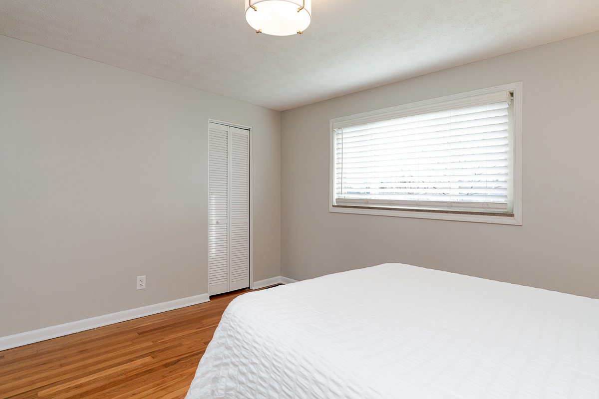 1872 Kentwell Rd-34