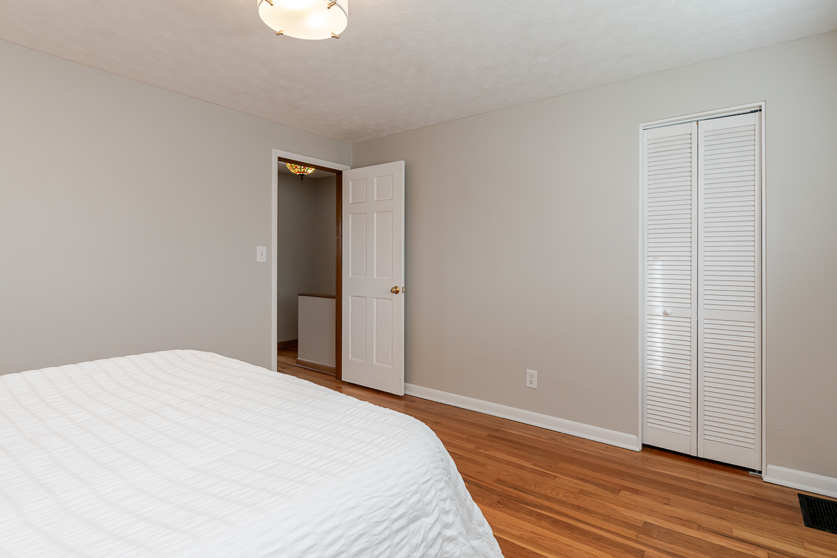 1872 Kentwell Rd-35