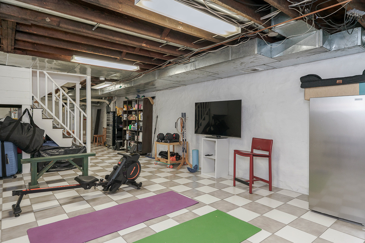 239 Buttles Ave-17