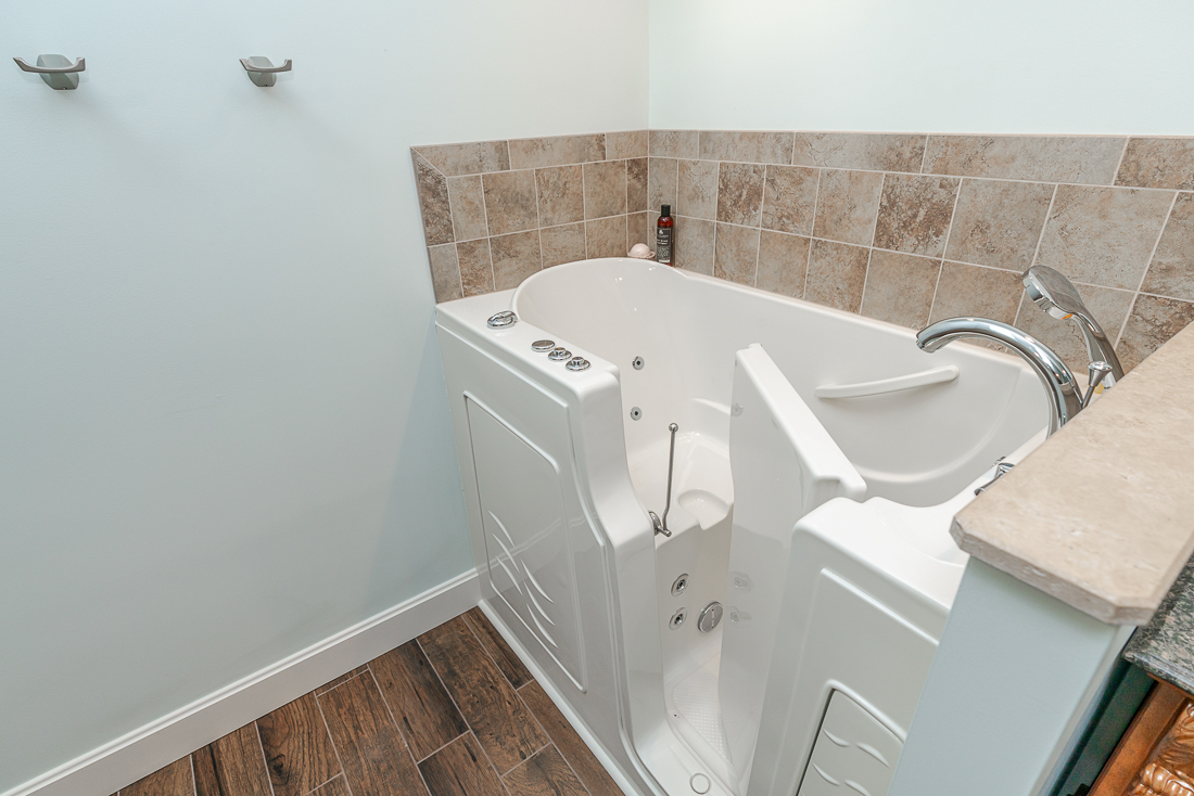 242 e Sycamore St-38