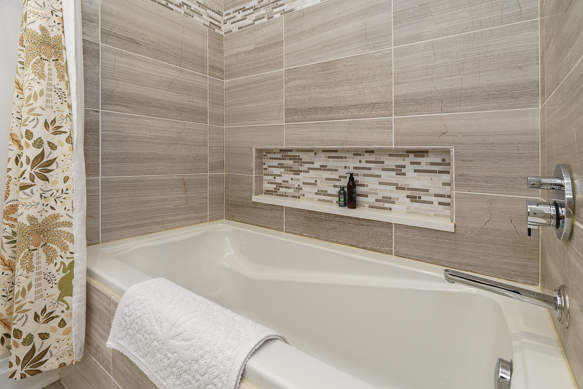 243 E Whittier St-44