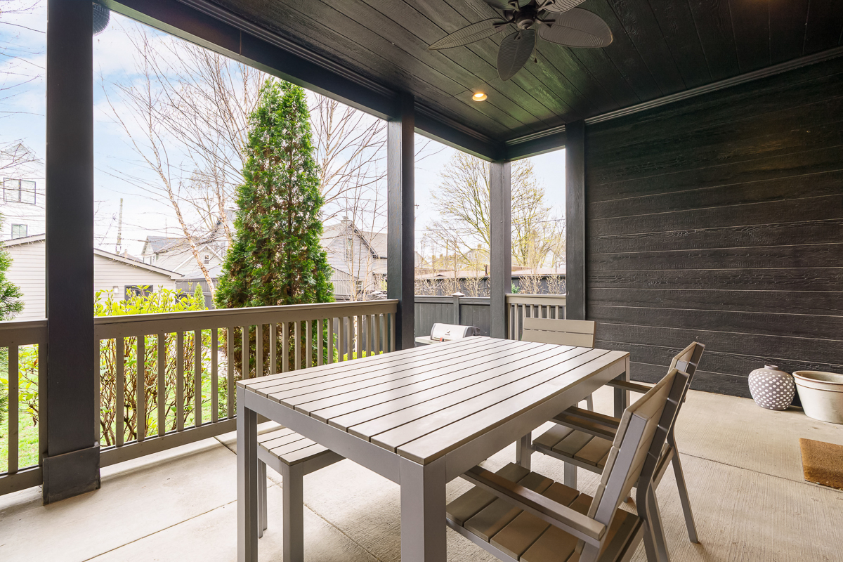 251 E Deshler Ave-16