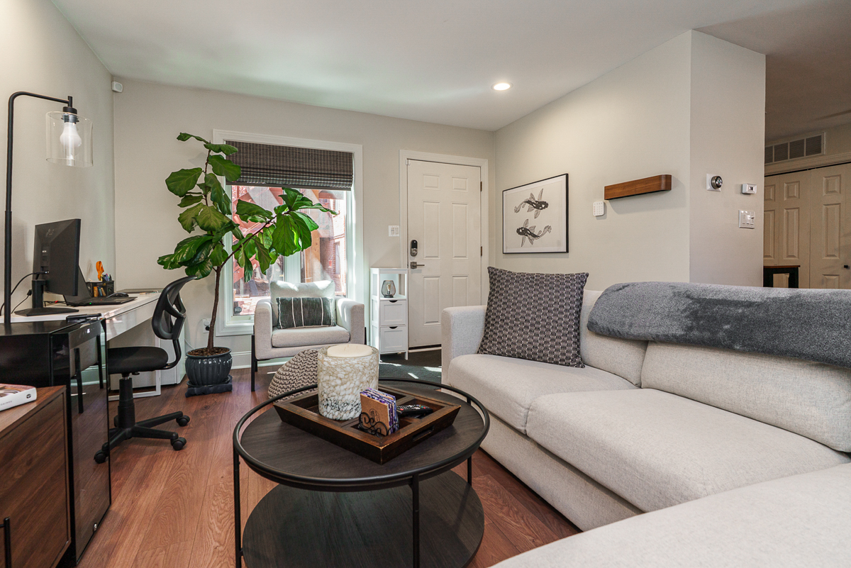 285 Lear St-11