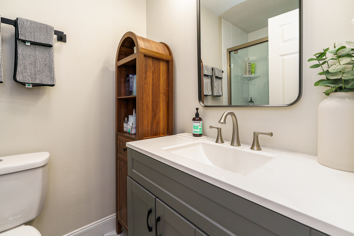 285 Lear St-21