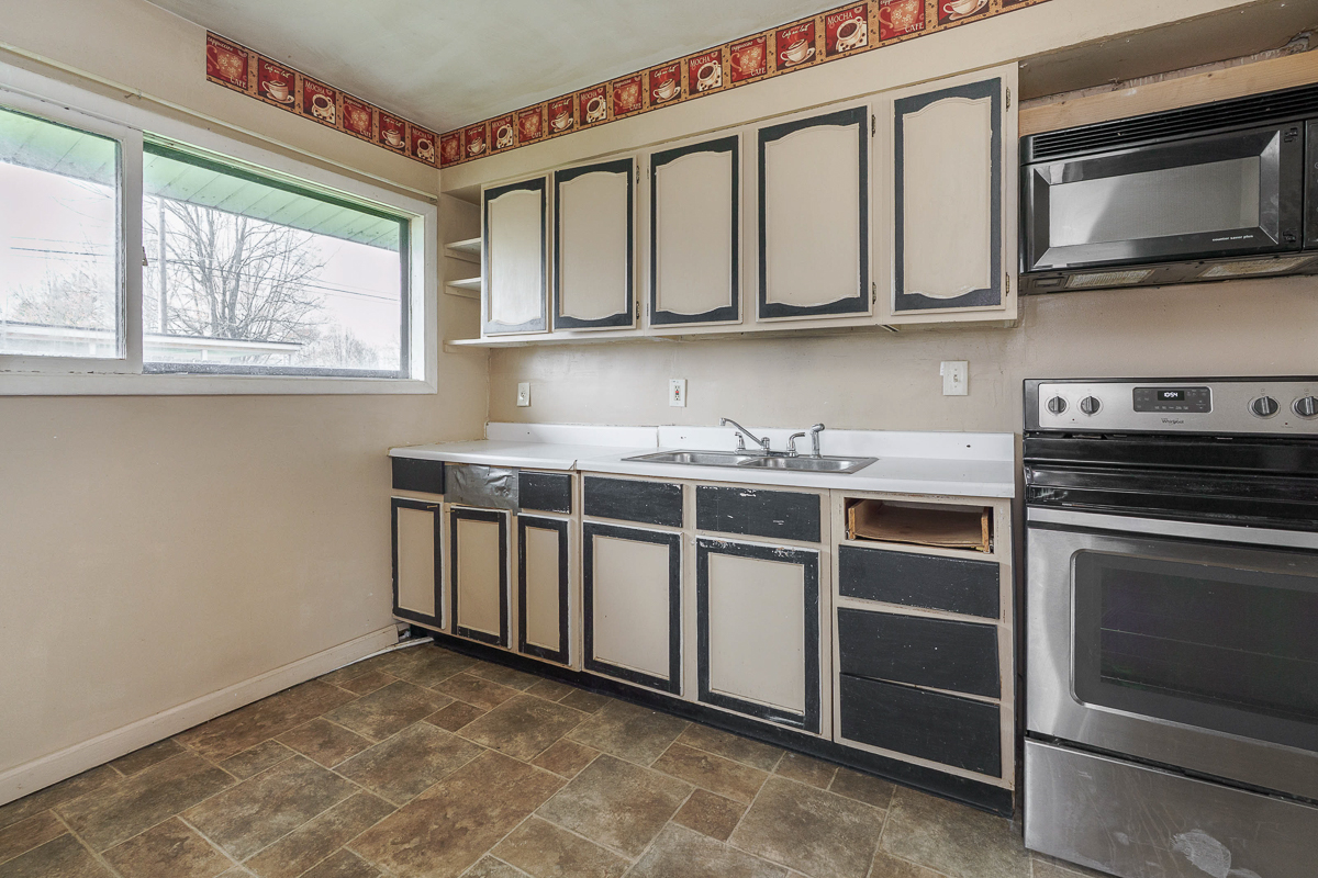 3295 Mary Ave-14