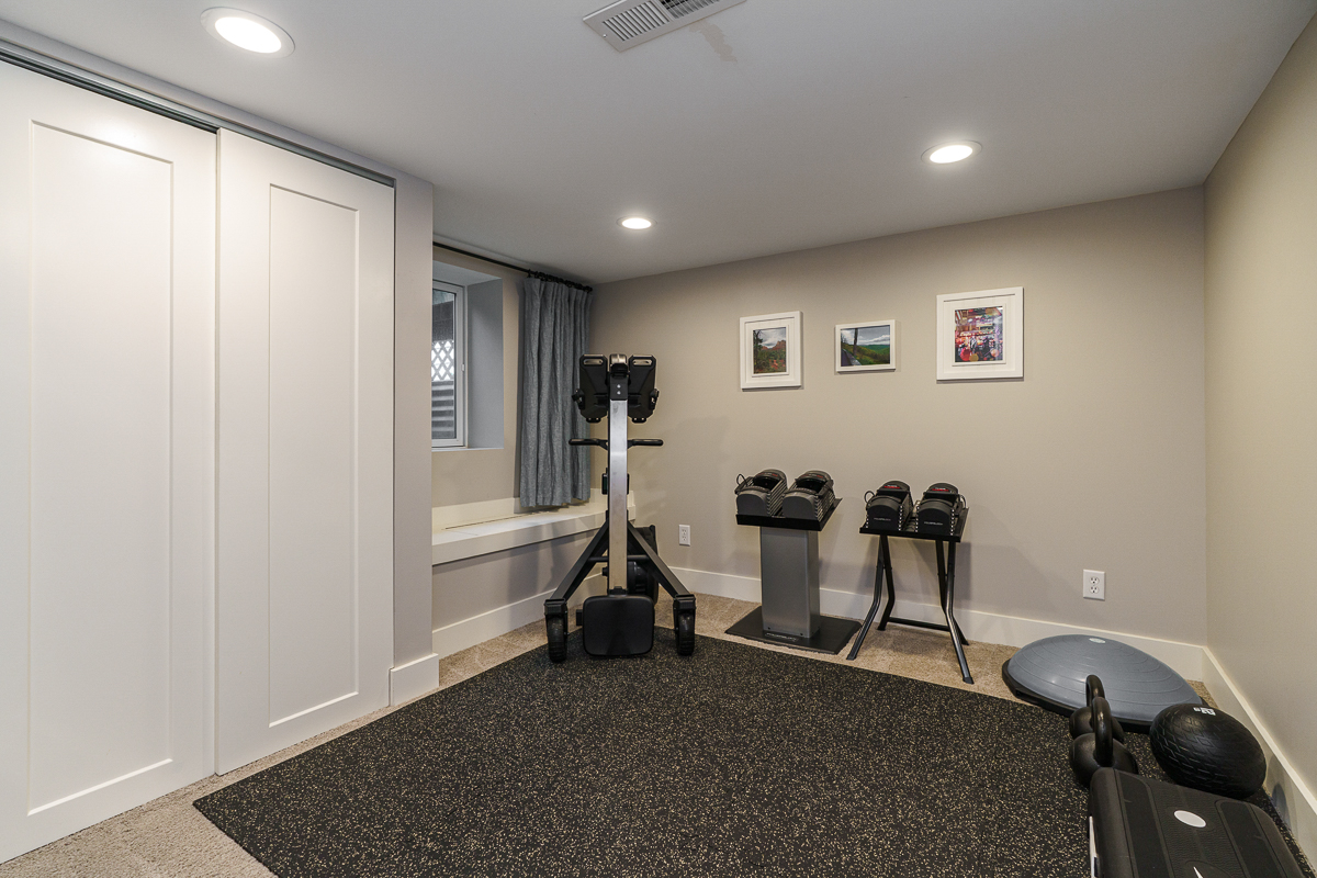 336 Reinhard Ave-19