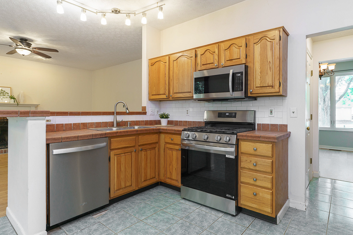 3588 Rivervail Dr-20