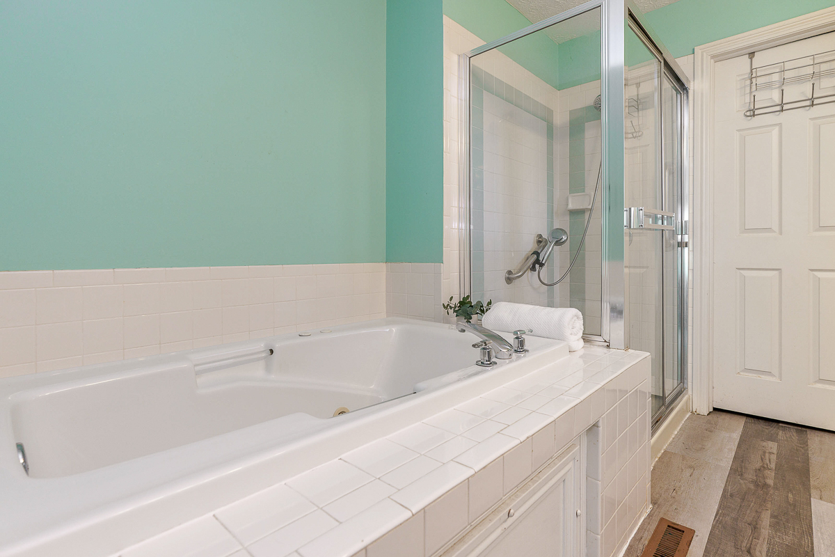 3588 Rivervail Dr-39