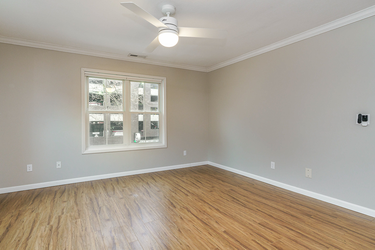 36 W Russell St-12