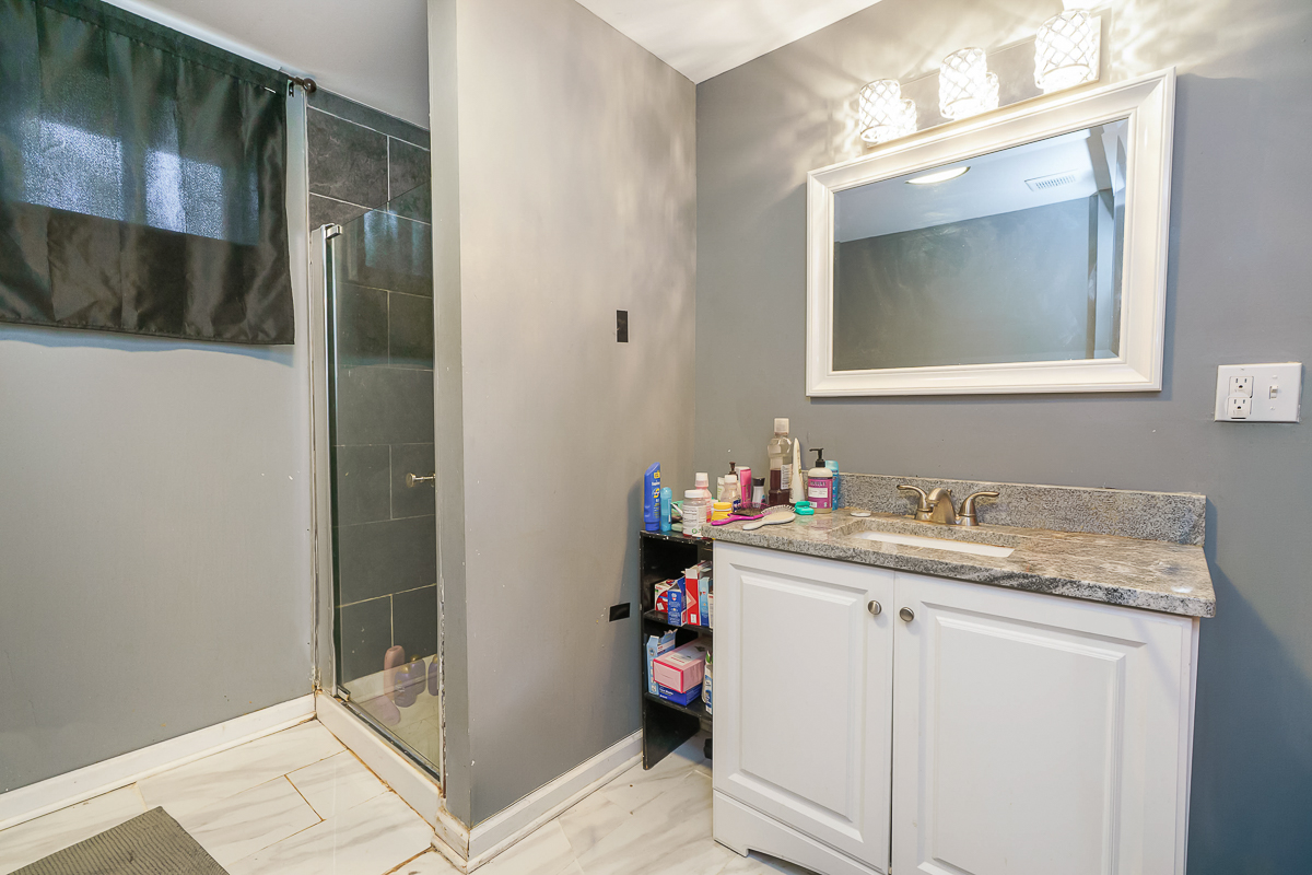 3755 Lynward Rd-27