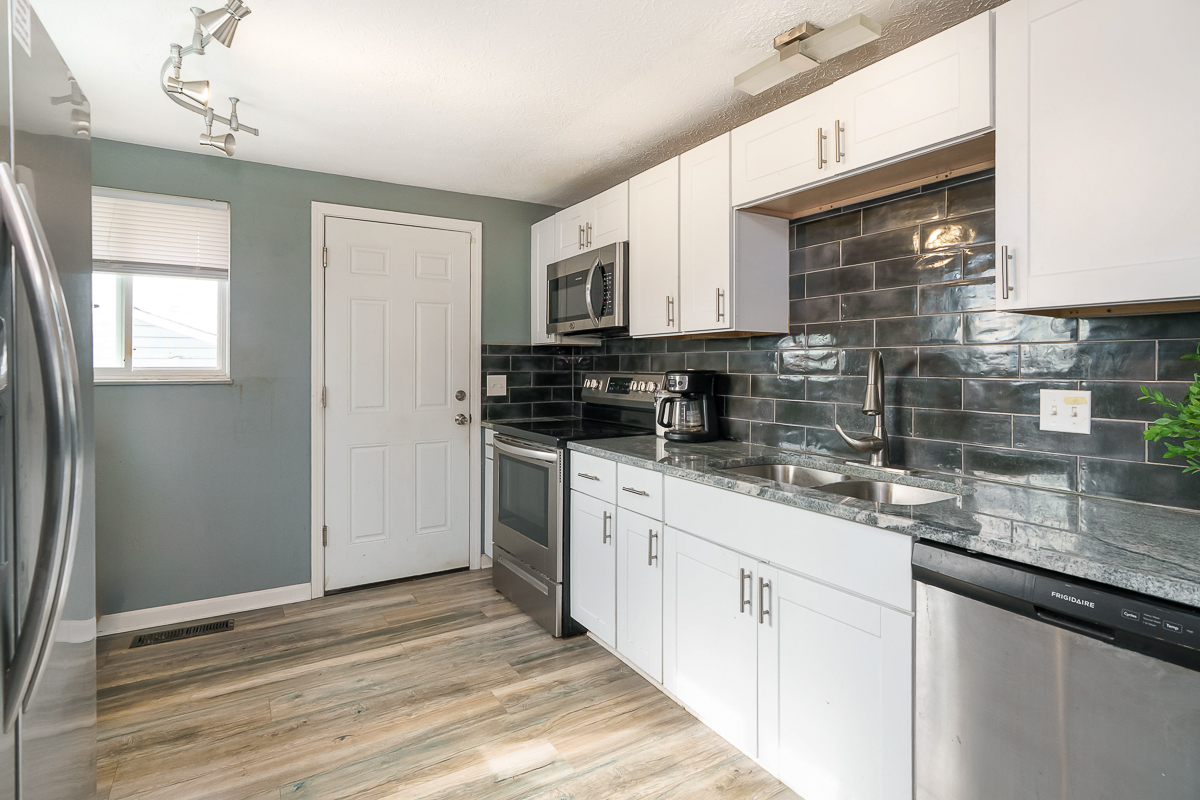 3755 Lynward Rd-8